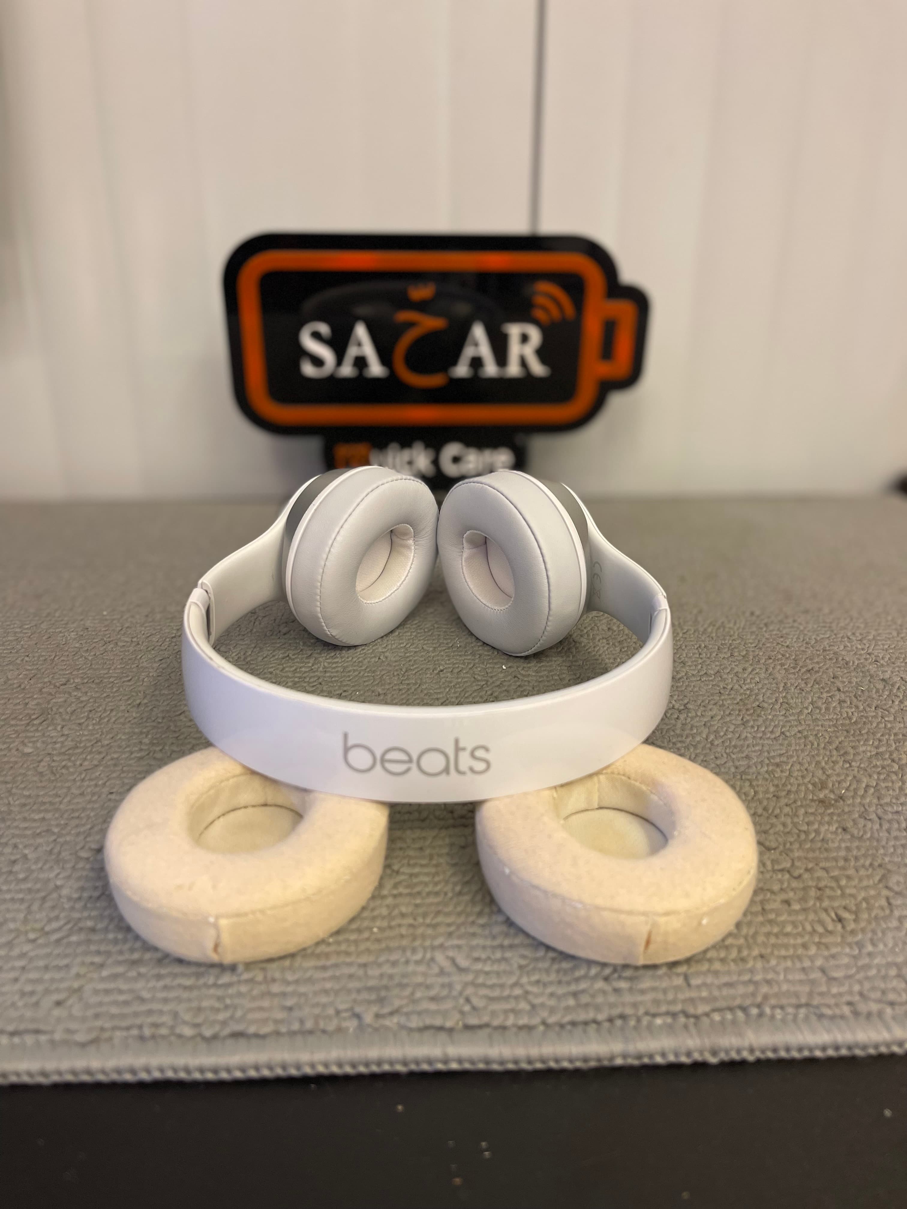 Beats Solo Repair | One Side Not Working, Cable & Circuit Board Replacement | Beats Solo sound cutting out | professional headphone repair service | Beats Solo parts replacement. | Circuit Board & Ear Cushion Replacement / تصليح سماعة Beats Solo | إصلاح مشكلة فردة لا تعمل وتغيير السلك والبوردة الإلكترونية ، تغيير وسادات الأذن لسماعات الرأس، تصليح سماعات الرأس