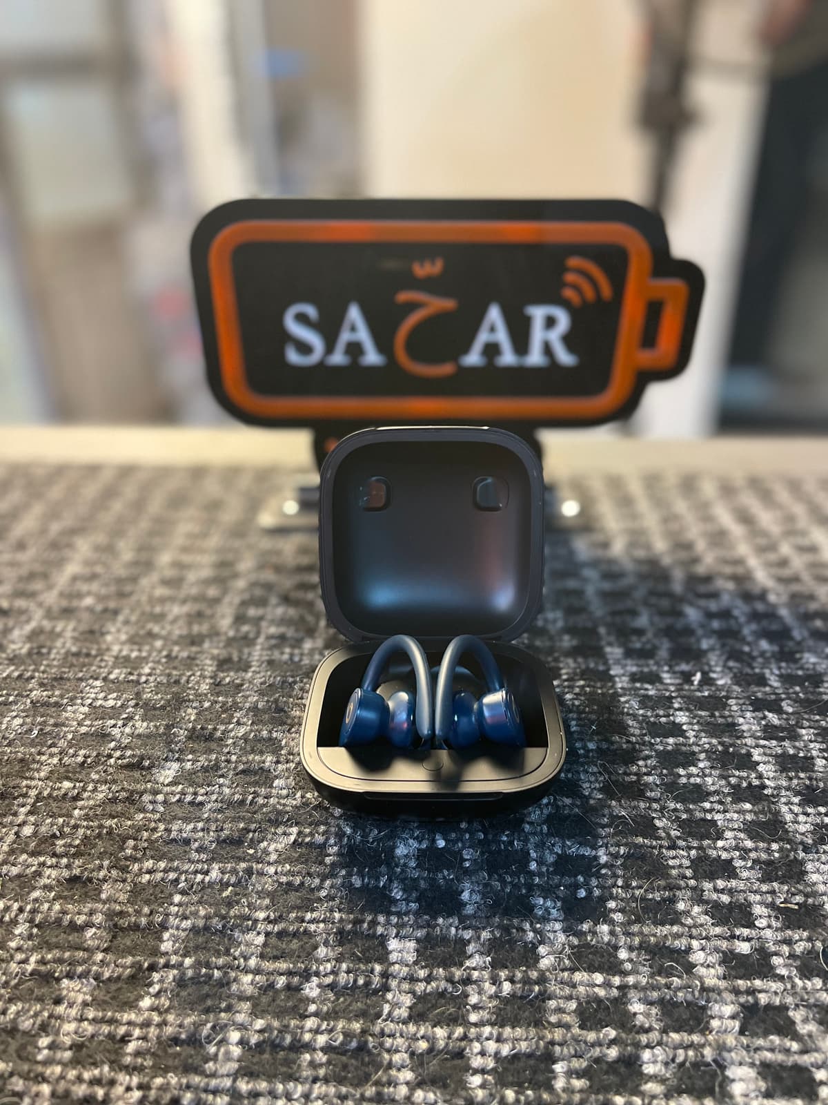 Beats Pro Charging Case Cleaning | Earbuds Case Maintenance & Repair | Beats earbuds charging problem | Beats earbuds case not working | earbuds cleaning service |